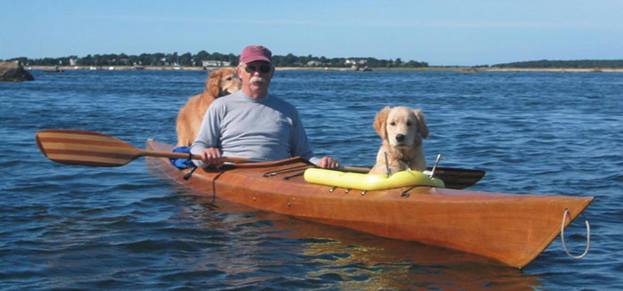 Perros navegando kayak junto a su dueno (6)